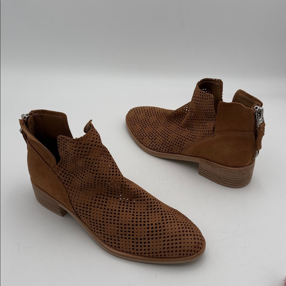 Dolce Vita Tan Perforated leather ankle Boots women 8.5 casual festival office